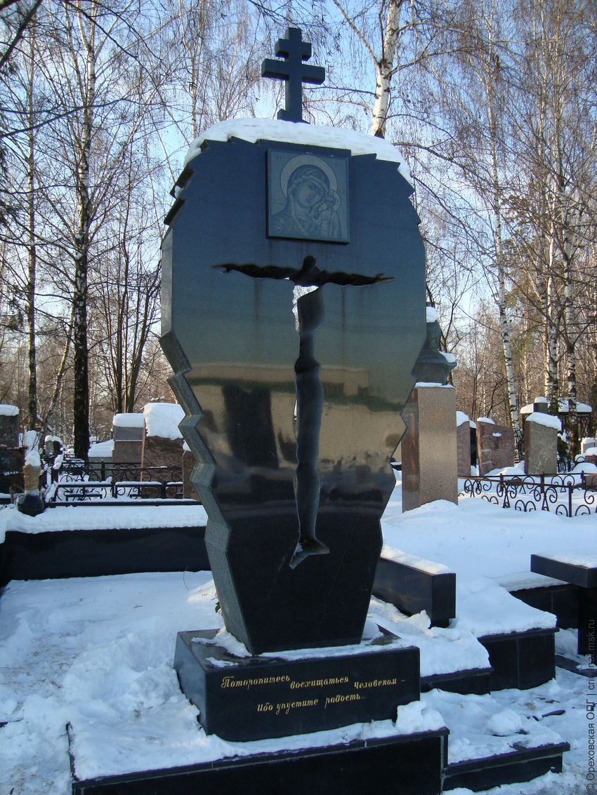 Могилы девушек лихих 90 х. Аллея «героев» на Хованском кладбище